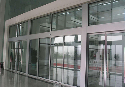 無(wú)框玻璃門 安裝指南、價(jià)格解析及其與塑膠零配件的關(guān)聯(lián)